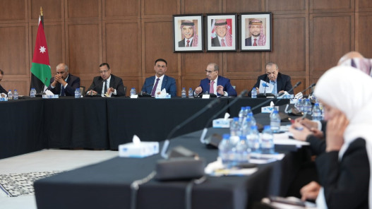 الحكومة تواصل الحوار النيابي حول الإدارة المحلية