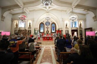 كنائس عجلون تحيي أحد الشعانين بأجواء روحانية