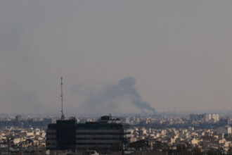 ضربات تستهدف مجمعين بتروكيميائيين في إيران