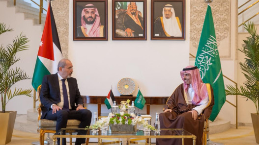 الصفدي ونظيره السعودي: وقف التصعيد بالمنطقة