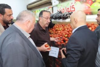 مسؤولون: لا نقص بالمواد الغذائية والأسواق مستقرة