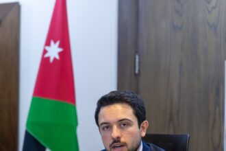 ولي العهد يدعو لتوسيع خدمات تطبيق سند