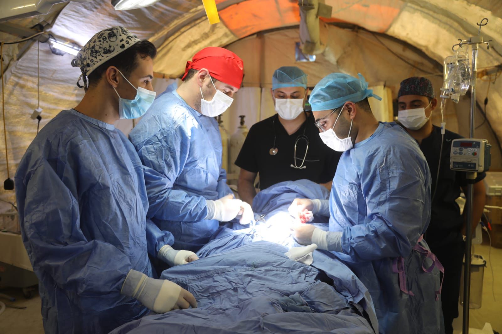 المستشفى الأردني بغزة يجري جراحة دقيقة