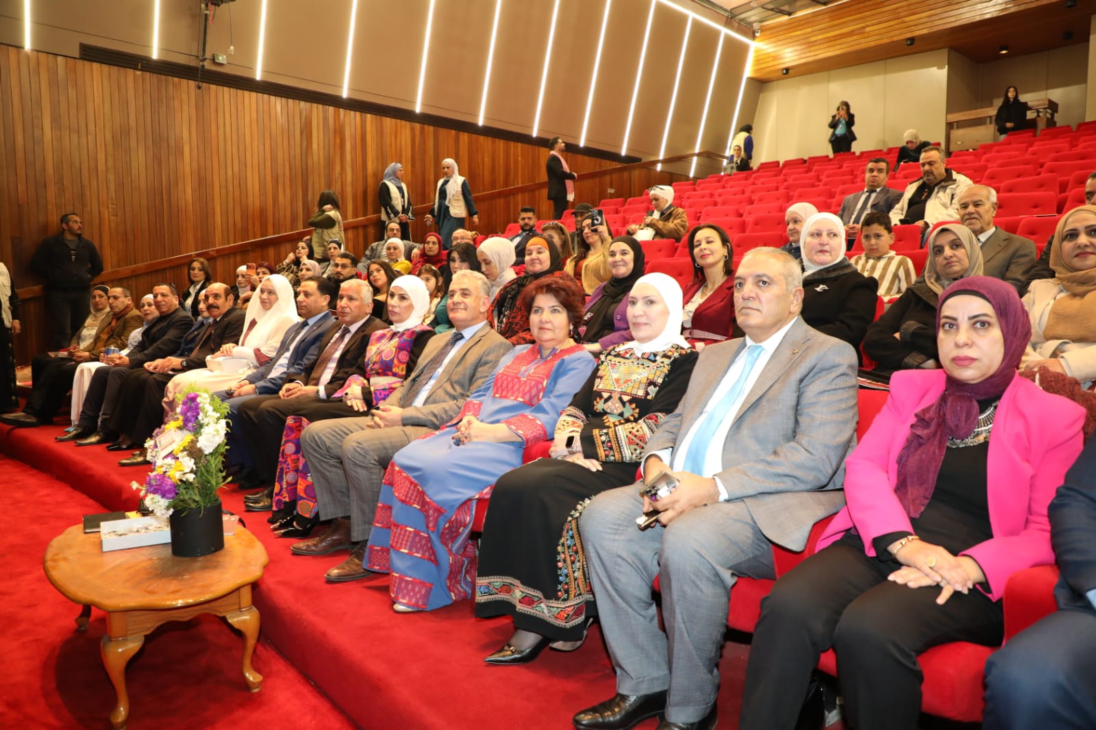 صورة حول : إشهار الثوب الوطني خيوط المجد في عمّان إشهار الثوب الوطني خيوط المجد في عمّان