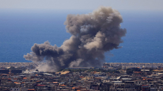 صورة حول : الجيش الإسرائيلي يبدأ ضربات على مواقع بحزب الله الجيش الإسرائيلي يبدأ ضربات على مواقع بحزب الله