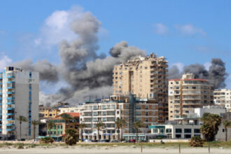 غارة إسرائيلية على النبطية تودي بحياة 8 عناصر