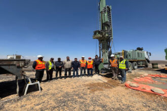 وزير الطاقة يتفقد مشاريع تنقيب الفوسفات جنوب المملكة