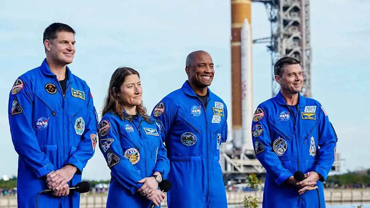 ناسا تعلن نجاح رحلة الدوران حول القمر