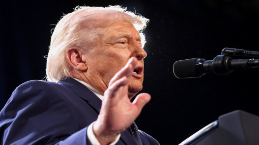 ترامب يعلن فرض حصار على كافة السفن التي تحاول الدخول إلى مضيق هرمز أو مغادرته"