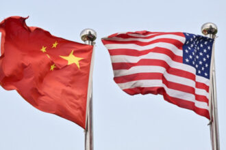 ترامب يتوعد الصين برسوم جمركية جديدة