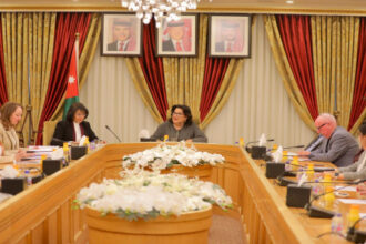 الأعيان تناقش تشريعات داعمة لحقوق المرأة