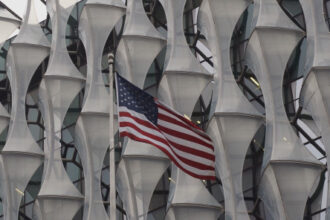 السفارة الأميركية تحذّر من هجمات محتملة لفصائل موالية لإيران وسط بغداد خلال 48 ساعة