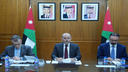 الصفدي يشارك في اجتماع وزاري حول تطورات مضيق هرمز