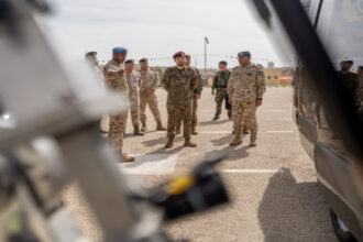 ولي العهد يزور سلاح الهندسة الملكي