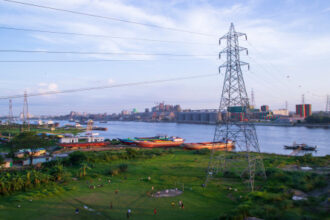 بنغلادش تقلص ساعات العمل وتخفض الإنفاق لمواجهة أزمة الطاقة