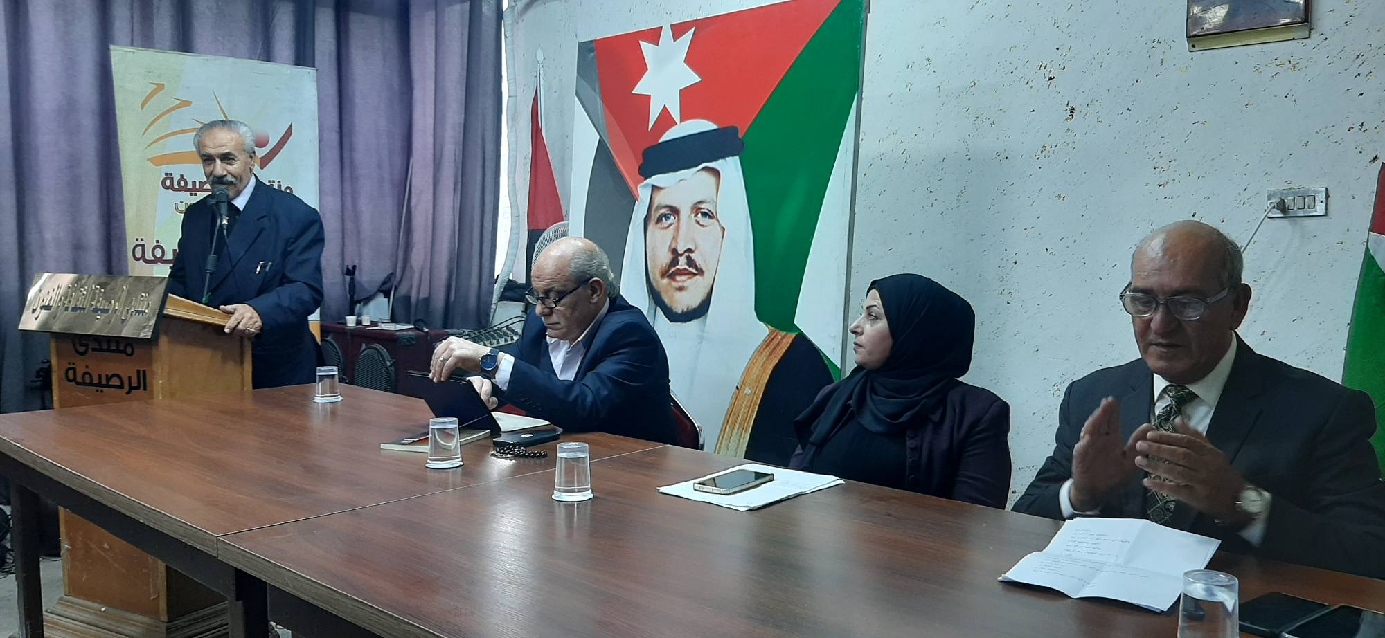 أمسية شعرية وفنية في الرصيفة بيوم العلم