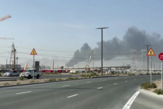 الإمارات: الدفاعات الجوية تتصدى لهجوم صاروخي ومسيّرات إيرانية