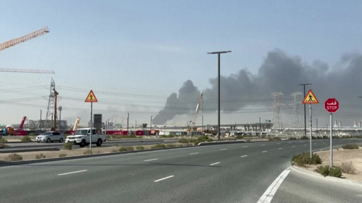 الإمارات: الدفاعات الجوية تتصدى لهجوم صاروخي ومسيّرات إيرانية