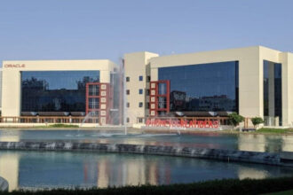 دبي: لا إصابات بعد سقوط حطام على مبنى أوراكل إثر اعتراض جوي