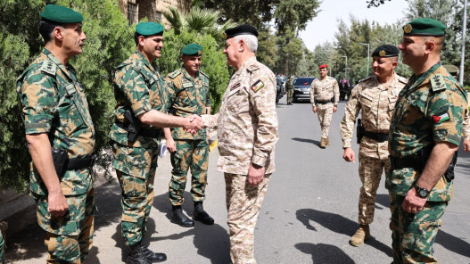 صورة حول : الحنيطي يزور قيادة الحرس الملكي الخاص الحنيطي يزور قيادة الحرس الملكي الخاص