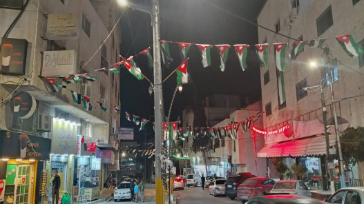 كفرنجة توزع 5 آلاف علم احتفالا بيوم العلم