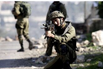 استشهاد طفل فلسطيني وإصابات شرق غزة برصاص الاحتلال