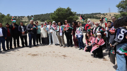 الطبيبات العربيات يزرعن الأشجار في غابة وصفي التل