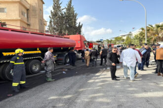 الدفاع المدني يخمد حريقاً داخل أحد مصانع الكيماويات في محافظة إربد