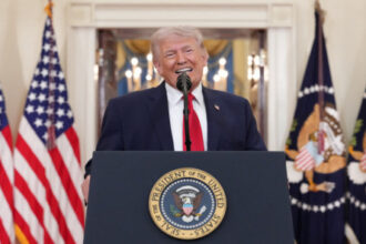 البيت الأبيض ينقل مؤتمر ترامب الصحفي إلى قاعة الإحاطة بسبب الإقبال الإعلامي