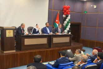 جلسة تشاورية لتعزيز كفاءة نقل البضائع وسلاسل الإمداد