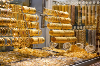 تراجع سعر غرام الذهب محليًا: عيار 21 ينخفض إلى 95.3 دينار الاثنين
