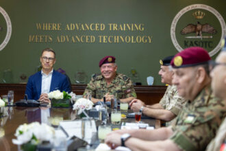 الملك والرئيس الفنلندي يتابعان تمريناً عسكرياً