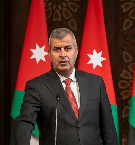 الخرابشة: التوسع بإيصال التيار للمناطق خارج التنظيم