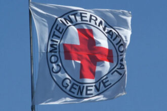 الصليب الأحمر يحذر من استهداف البنية التحتية والمدنية والنووية في النزاعات المسلحة