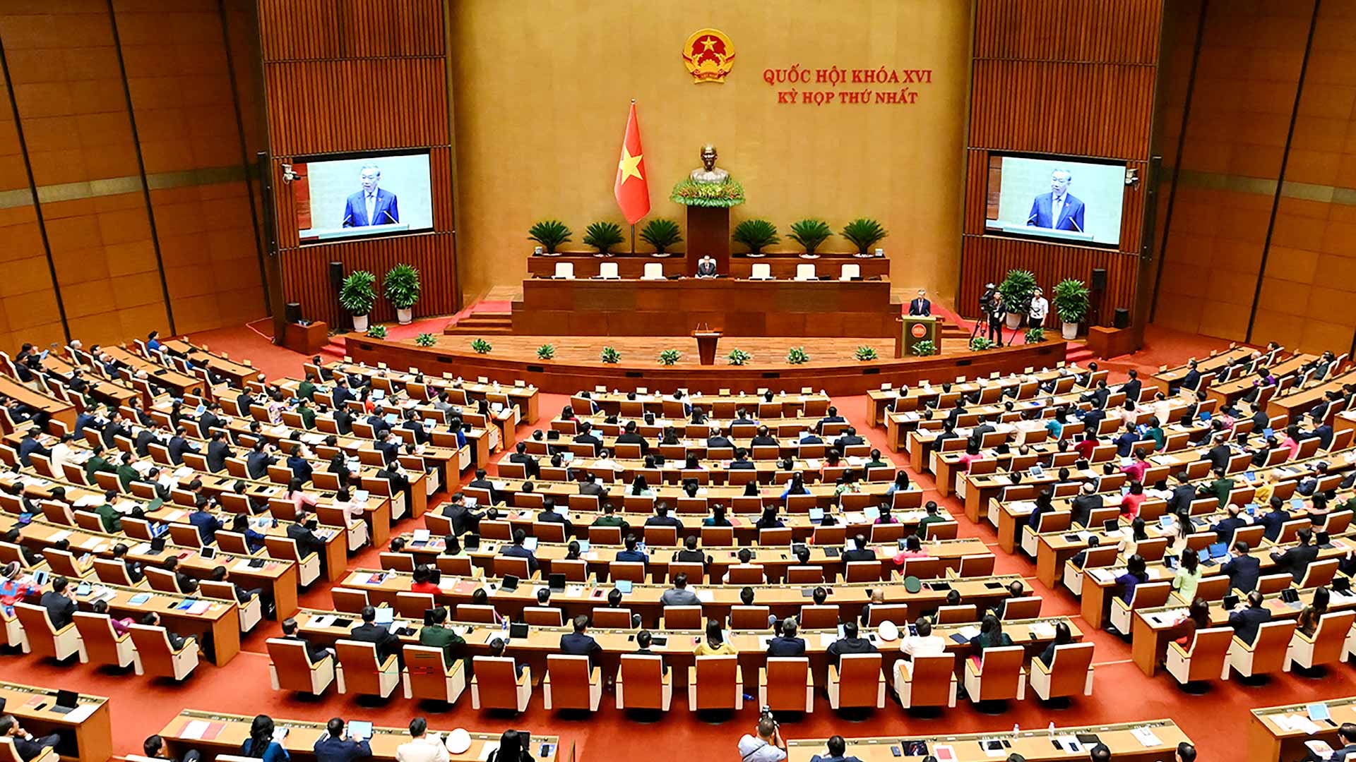 فيتنام تُعين تو لام رئيساً للبلاد لولاية خمس سنوات