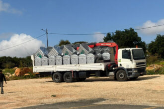 البيئة توزع 263 حاوية نفايات في البلقاء