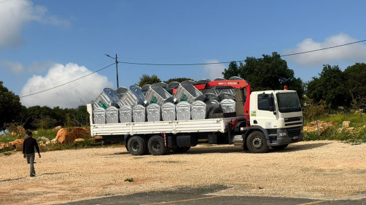 البيئة توزع 263 حاوية نفايات في البلقاء