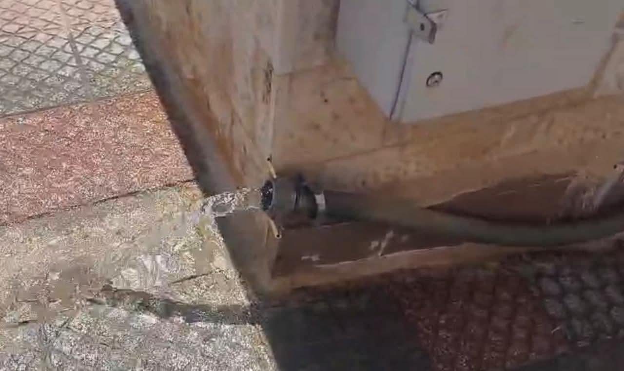 وزارة المياه تنفذ حملة لإزالة التعديات على خطوط المياه في وادي السير وأبو نصير