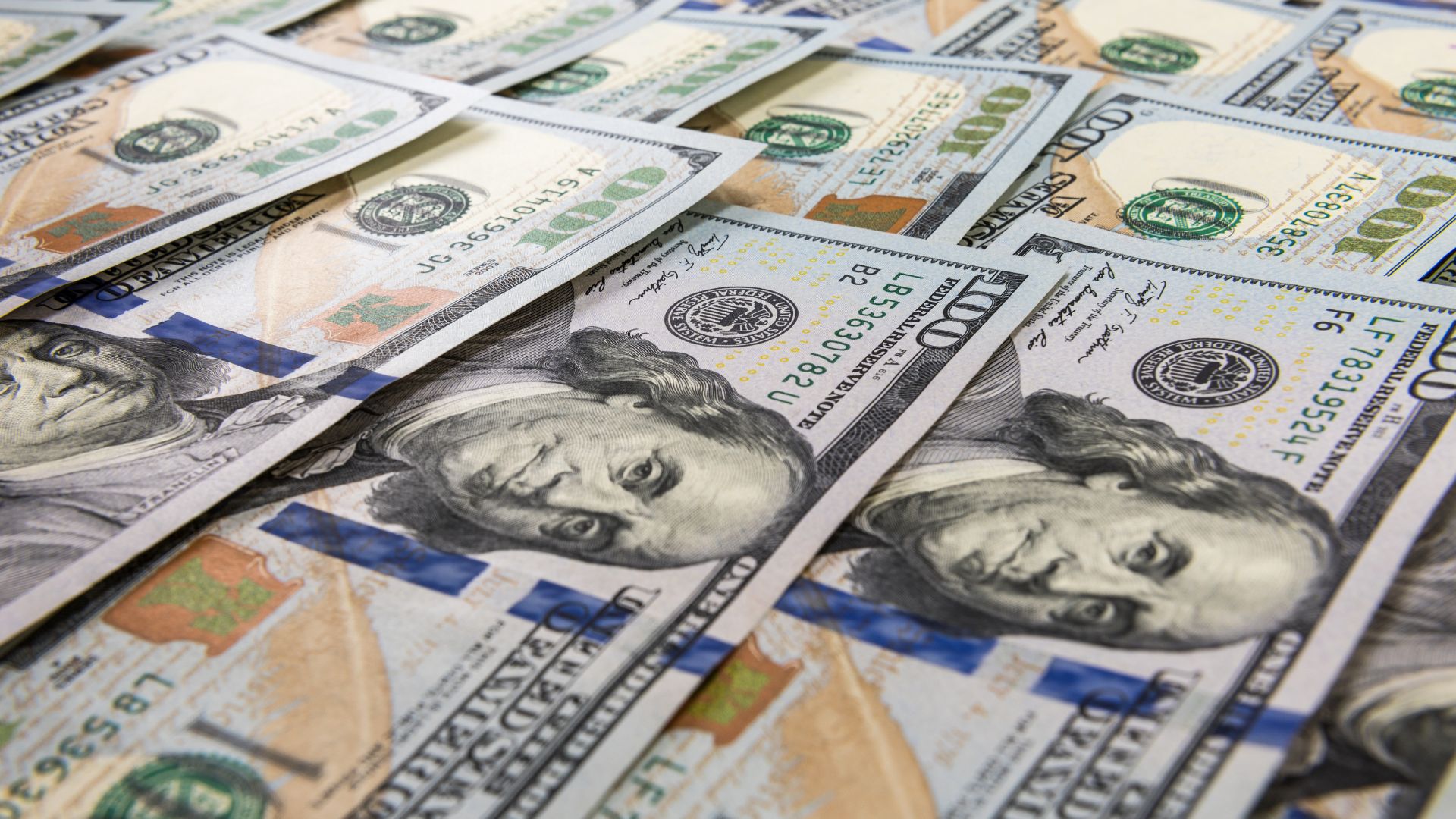 صورة حول : الدولار يتراجع عالمياً بعد إعلان وقف إطلاق النار بين أمريكا وإيران الدولار يتراجع عالمياً بعد إعلان وقف إطلاق النار بين أمريكا وإيران