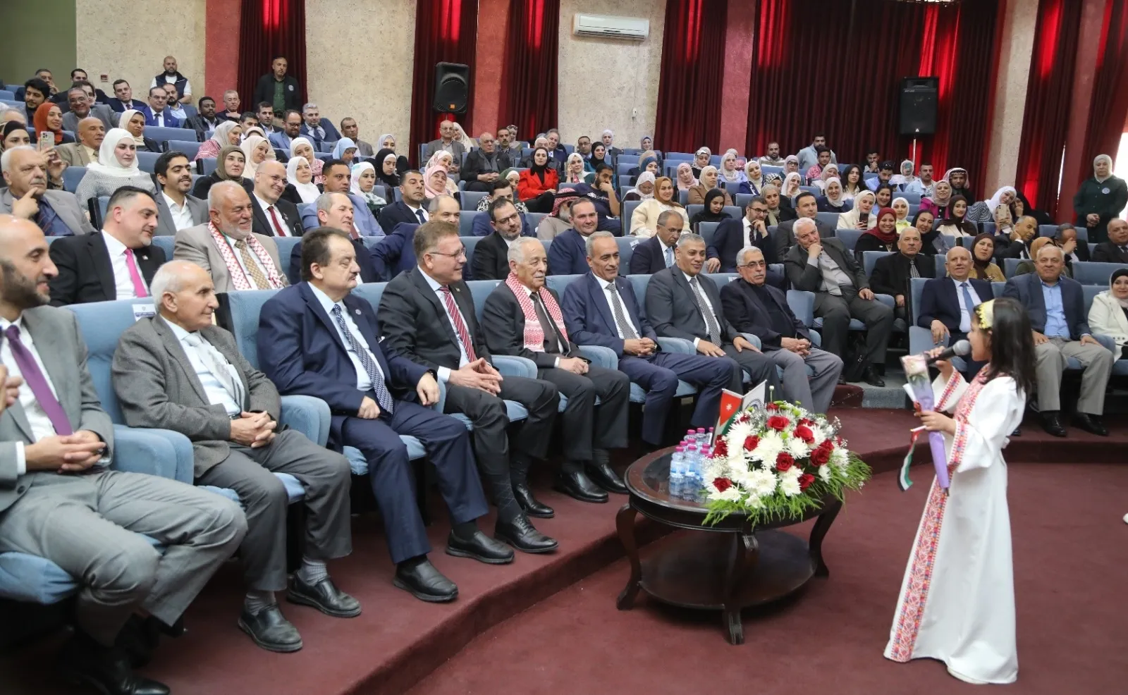 العيسوي يرعى احتفالات جامعة إربد الأهلية باليوم الوطني للعلم الأردني