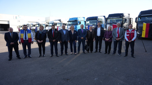 وفد دبلوماسي يطلع مستودعات الهيئة الخيرية بالزرقاظ