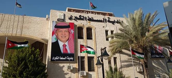 السلط تبحث تنظيم حفريات البنية التحتية وتعزيز السلامة