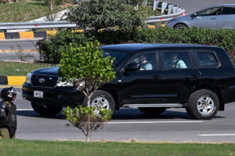 انطلاق محادثات أميركية–إيرانية في باكستان وسط شكوك كبيرة