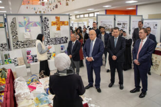 رئيس الجامعة الهاشمية يفتتح معرض مشاريع العمارة 2026