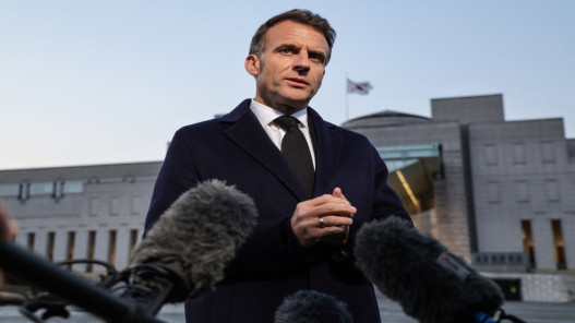 ماكرون يدعو لإعادة فتح مضيق هرمز