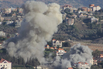 مقتل 14 شخصًا بغارات إسرائيلية على جنوب لبنان