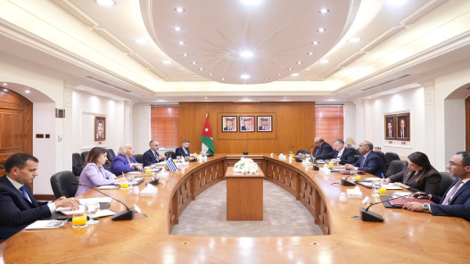 الأردن واليونان يبحثان تعزيز التعاون الثنائي