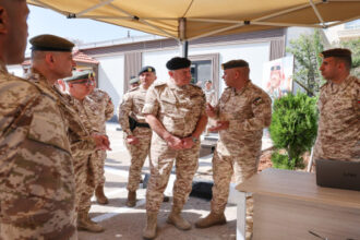 الحنيطي يزور هيئة الاتصالات الخاصة