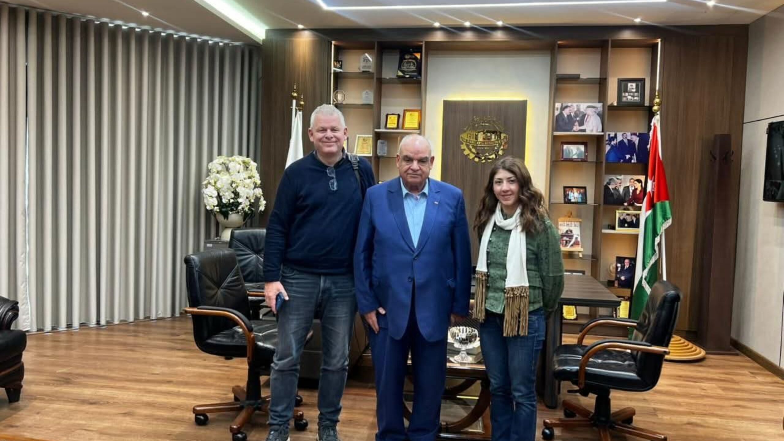 صورة حول : غرفة تجارة إربد تبحث تنشيط التبادل التجاري مع سوريا غرفة تجارة إربد تبحث تنشيط التبادل التجاري مع سوريا