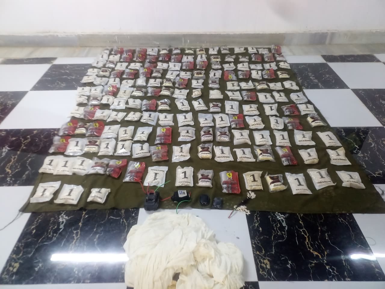 صورة حول : إحباط محاولتي تهريب مخدرات باستخدام بالونات موجهة شرق المملكة إحباط محاولتي تهريب مخدرات باستخدام بالونات موجهة شرق المملكة